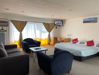 Dukes Midway Lodge