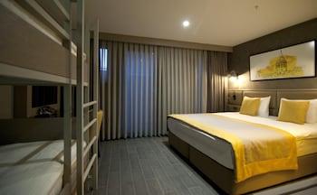 Seraglio Hotel & Suites
