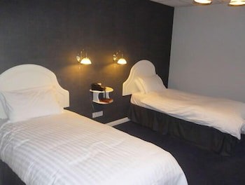 5 Corners Guest Inn