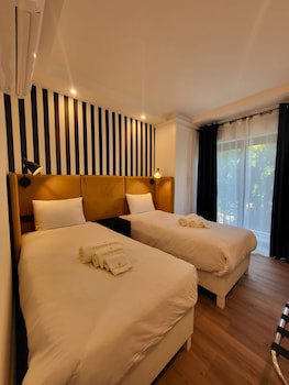 Carlton Hotel