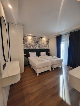 Carlton Hotel