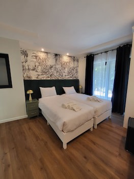 Carlton Hotel