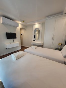 Carlton Hotel