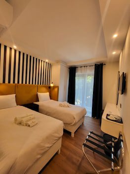 Carlton Hotel