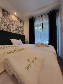 Carlton Hotel