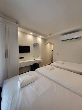 Carlton Hotel