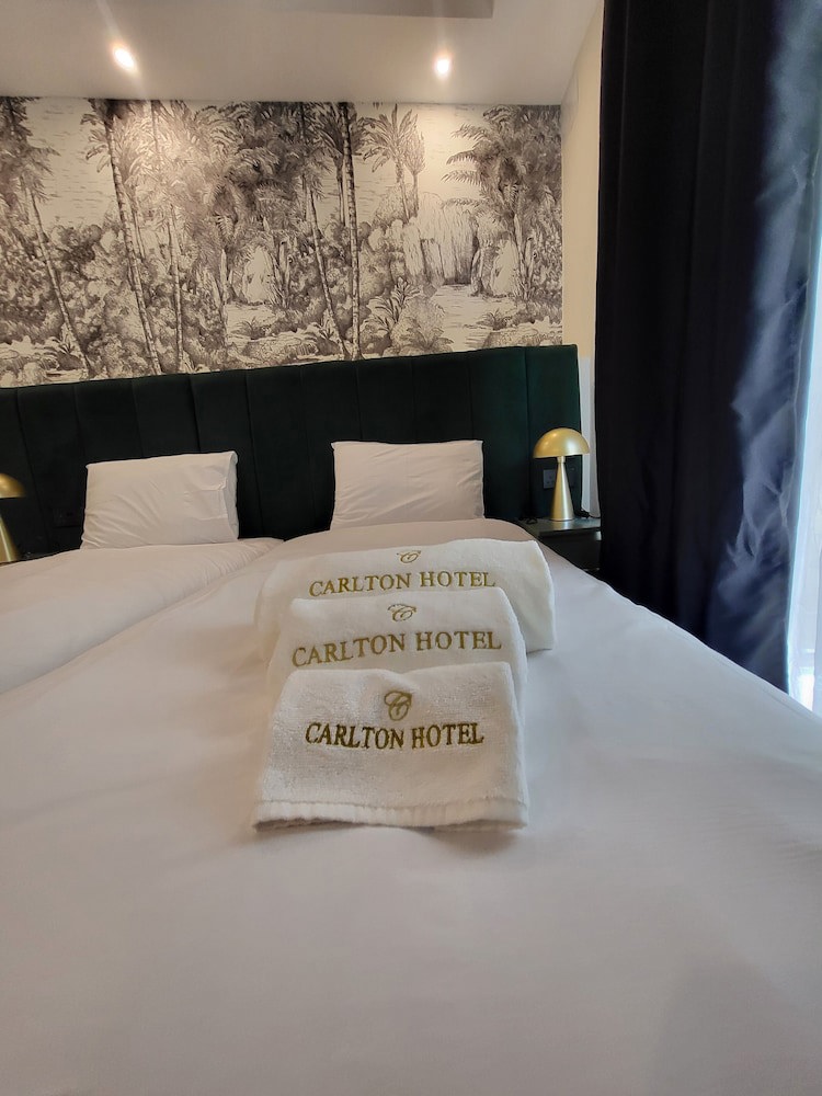 Carlton Hotel