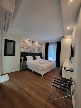Carlton Hotel