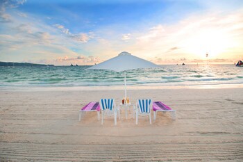 Grand Blue Beach Hotel