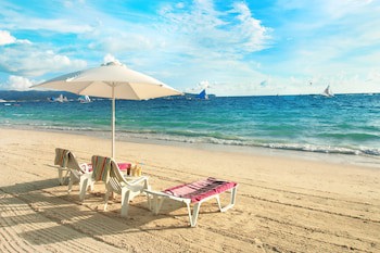 Grand Blue Beach Hotel