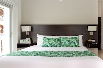 Hotel Manantial
