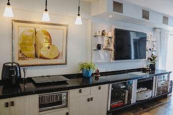 185 On Beach Boutique Suites And Apartments