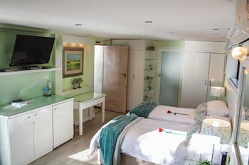 185 On Beach Boutique Suites And Apartments