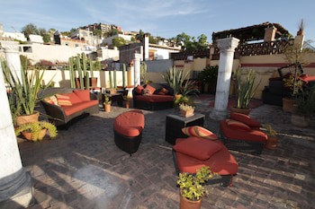 Casa Mia Suites