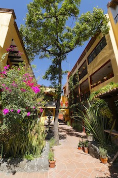 Casa Mia Suites