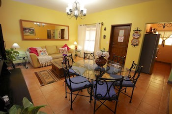 Casa Mia Suites
