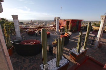 Casa Mia Suites