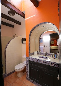 Casa Mia Suites
