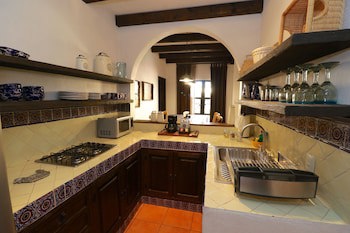 Casa Mia Suites
