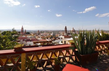 Casa Mia Suites