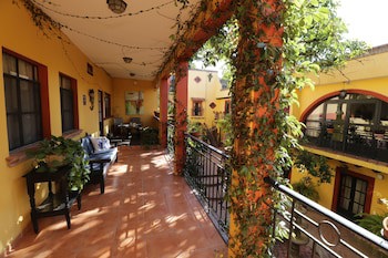 Casa Mia Suites