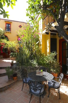 Casa Mia Suites