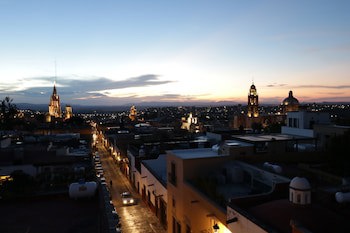 Casa Mia Suites