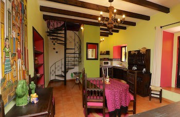 Casa Mia Suites