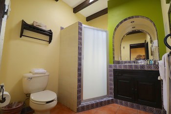 Casa Mia Suites