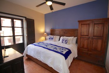 Casa Mia Suites