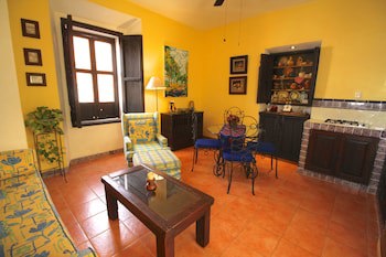 Casa Mia Suites