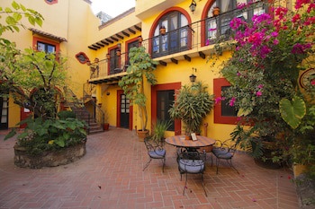 Casa Mia Suites