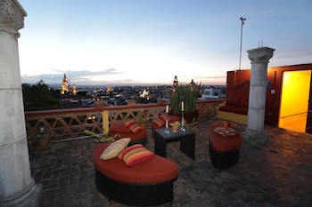 Casa Mia Suites