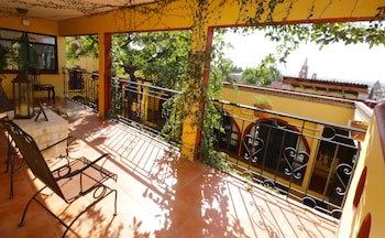 Casa Mia Suites
