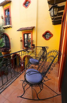 Casa Mia Suites