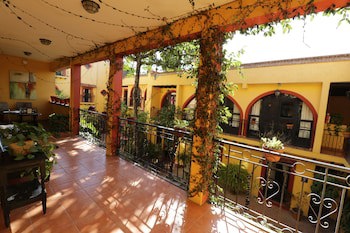 Casa Mia Suites