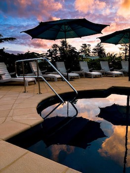 Governor's Lodge Resort Hotel