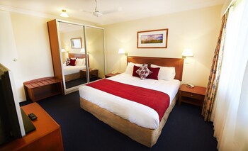 Governor's Lodge Resort Hotel