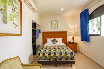 Hotel Embajadores