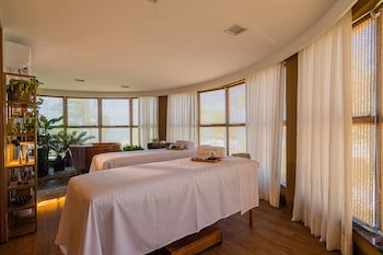 Carmel Charme Resort