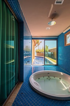 Carmel Charme Resort