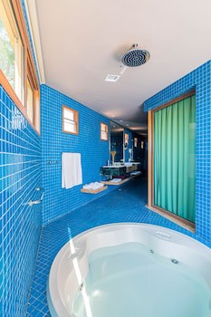 Carmel Charme Resort