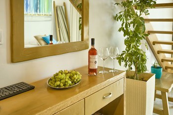 Alia Luxury Suites And Spa