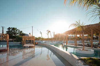 Alia Luxury Suites And Spa