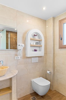 Alia Luxury Suites And Spa