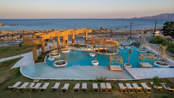 Alia Luxury Suites And Spa