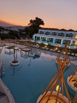 Alia Luxury Suites And Spa