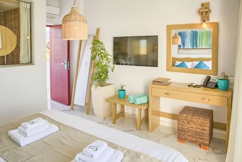 Alia Luxury Suites And Spa