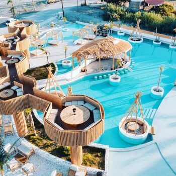 Alia Luxury Suites And Spa