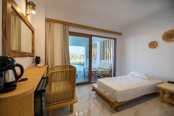 Alia Luxury Suites And Spa